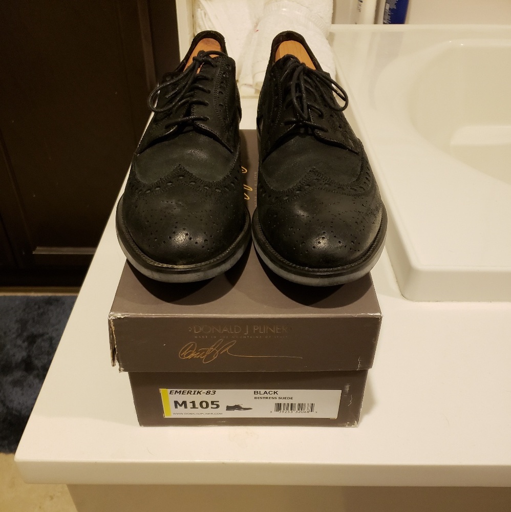 DONALD PLINER EMERICK DISTRESSED SUEDE BLACK 